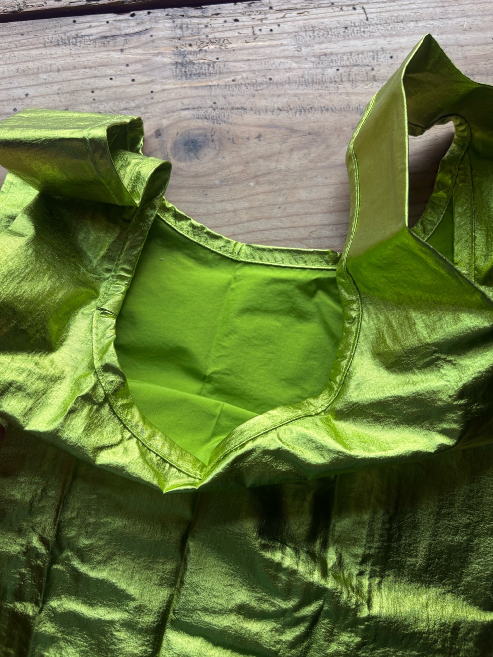 BAGGU Metallic Tote in Neon Lime Green - Picture 7 of 8